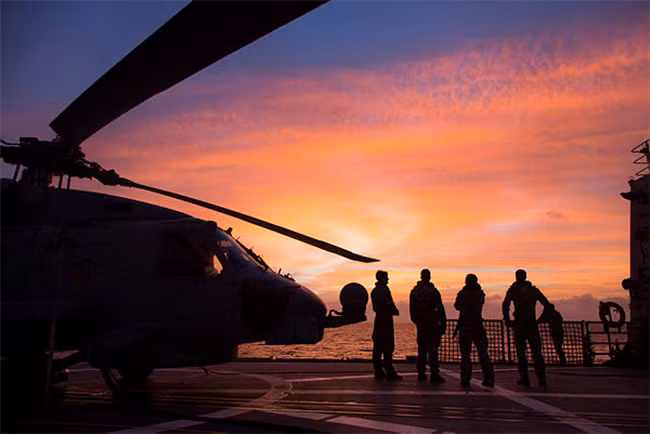 Hải quân Australia, khu trục, HMAS WARRAMUNGA,Hải quân Hoàng gia, Cảng quân sự Cam Ranh, tên lửa hành trình, VietTimes