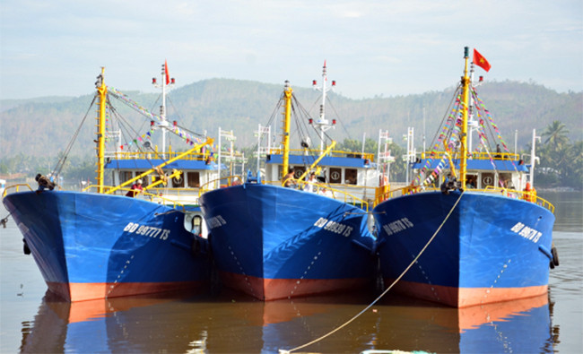 Tàu cá vỏ thép BĐ 99939 TS, một trong 3 chiếc tàu cá vỏ thép đầu tiên của ngư dân Bình Định đã bị sóng đánh đắm ngoài khơi sau gần 2 tháng bàn giao