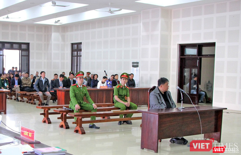 Quang cảnh phiên tòa