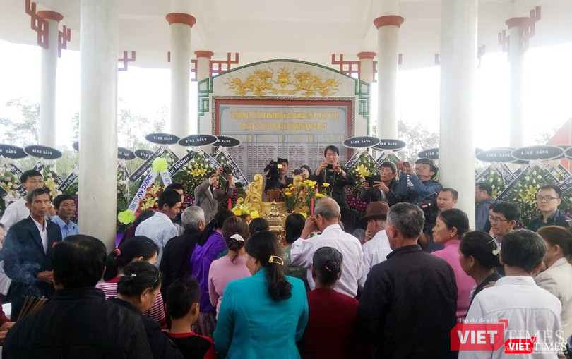 Sáng 11/3, hàng trăm người dân làng Hà My (phường Điện Dương, Thị xã Điện Bàn, tỉnh Quảng Nam) đã tổ chức Lễ tưởng niệm 50 năm vụ lính Nam Hàn thảm sát 135 người dân vô tội tại xóm Tây.