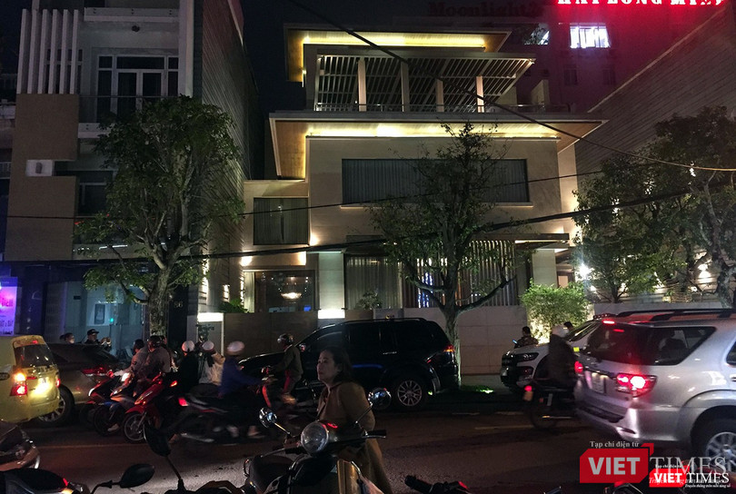 Trước đó, chiều tối cùng ngày, lực lượng an ninh điều tra Bộ Công an đã tiến hành khám xét nhà ông Phan Văn Anh Vũ