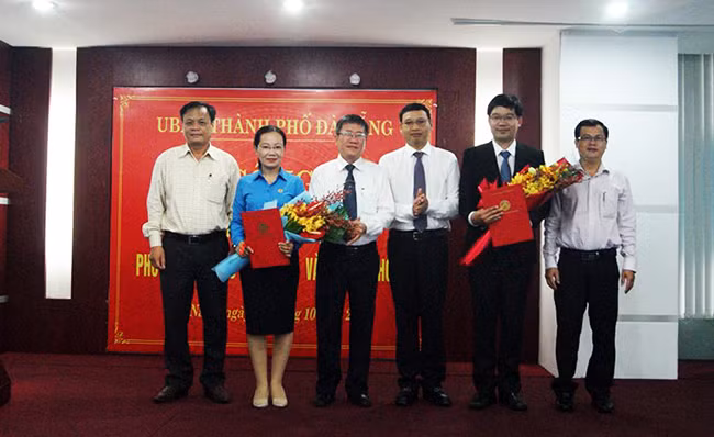  Sáng 12/10, UBND TP Đà Nẵng tổ chức công bố quyết định bổ nhiệm chức vụ 02 Phó giám đốc Sở Thông tin và Truyền thông TP (Ảnh Khánh Hưng)