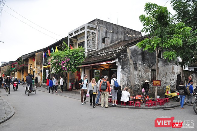 Sáng 11/10, ông Nguyễn Văn Dũng, Chủ tịch TP Hội An cho biết, sáng nay (11/10), nước sinh hoạt đã có trở lại sau 2 ngày bị thiếu nước vì sông Vĩnh Điện bị nhiễm mặn do tháo cửa đập tạm.
