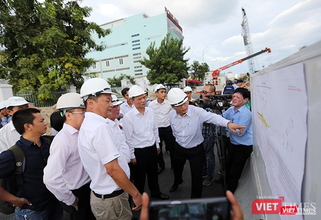 Đại diện các cơ quan báo cáo tình hình thi công, tiến độ thực hiện dự án