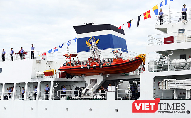 Phao, xuồng cứu sinh bên mạn tàu