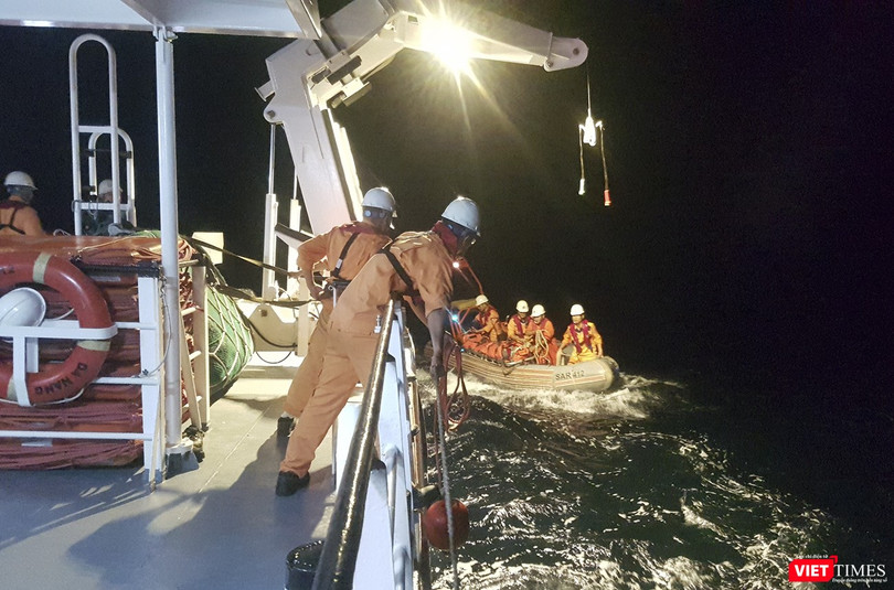 Tàu SAR 412 triển khai cứu nạn ngư dân trên biển (ảnh do SAR 412 cung cấp)