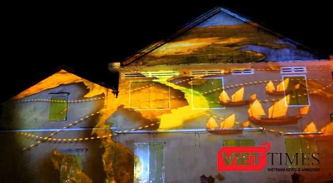 Đô thị cổ Hội An trở nên khác biệt với những hình ảnh 3D nghệ thuật của Lễ hội ánh sáng-Hoi An Light Festival lần đầu tiên được tổ chức.