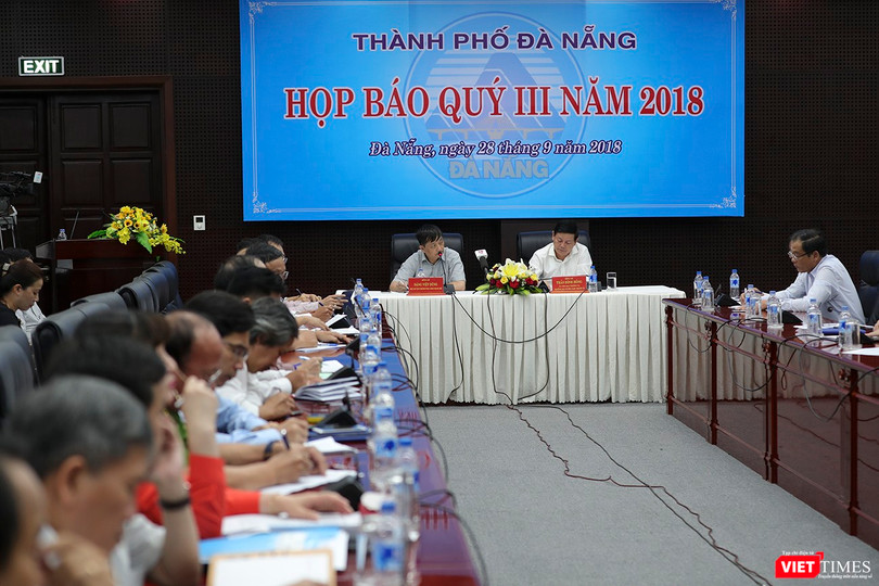 Chiều 28/9, tại buổi Họp báo thường kỳ Quý 3/2018 do UBND TP Đà Nẵng tổ chức, nhiều vấn đề “nóng” liên quan đến nhiều lĩnh vực diễn ra trên địa bàn TP Đà Nẵng đã được báo chí nêu ra và yêu cầu được trả lời thỏa đáng.