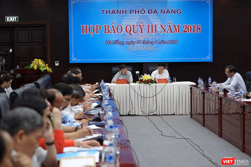 Chiều 28/9, tại buổi Họp báo thường kỳ Quý 3/2018 do UBND TP Đà Nẵng tổ chức, nhiều vấn đề “nóng” liên quan đến nhiều lĩnh vực diễn ra trên địa bàn TP Đà Nẵng đã được báo chí nêu ra và yêu cầu được trả lời thỏa đáng.