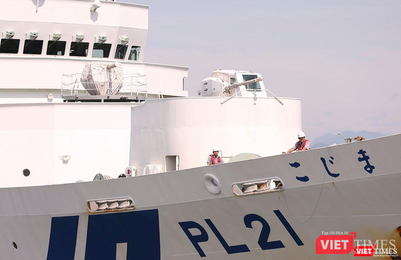 Tàu được trang bị pháo hạm phía mũi