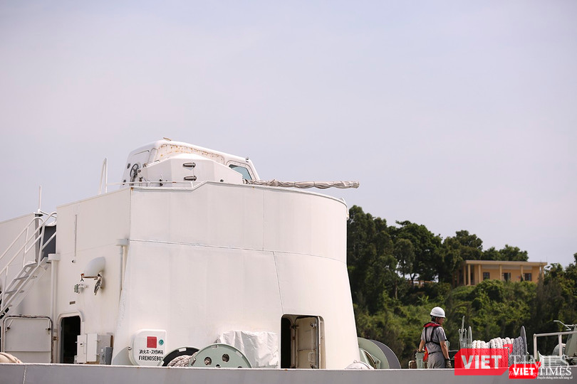 Cận cảnh pháo hạm