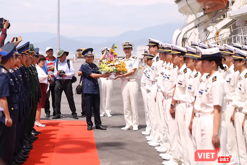 Lễ đón được tiến hành tại Cảng Tiên Sa Lễ đón được tiến hành tại Cảng Tiên Sa