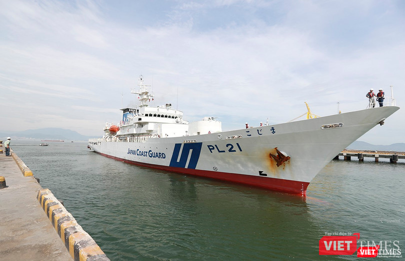 Cập cầu cảng Tiên Sa