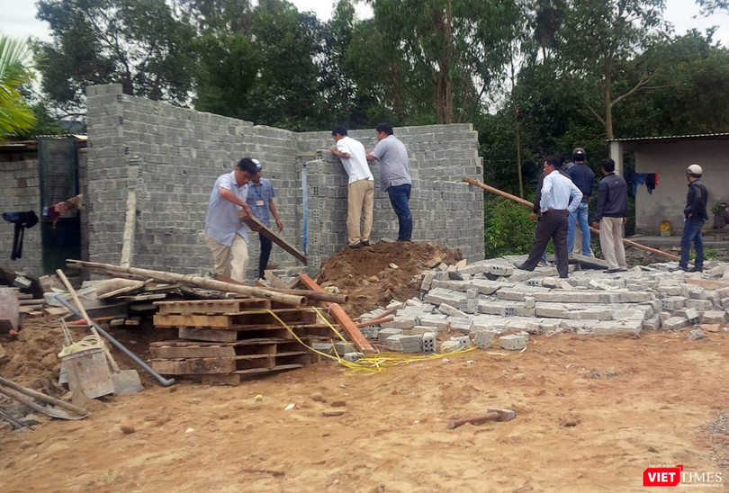 Lực lượng chức năng cưỡng chế công trình xây dựng trái phép tại khu vực Dự án Ga Đường sắt Đà Nẵng