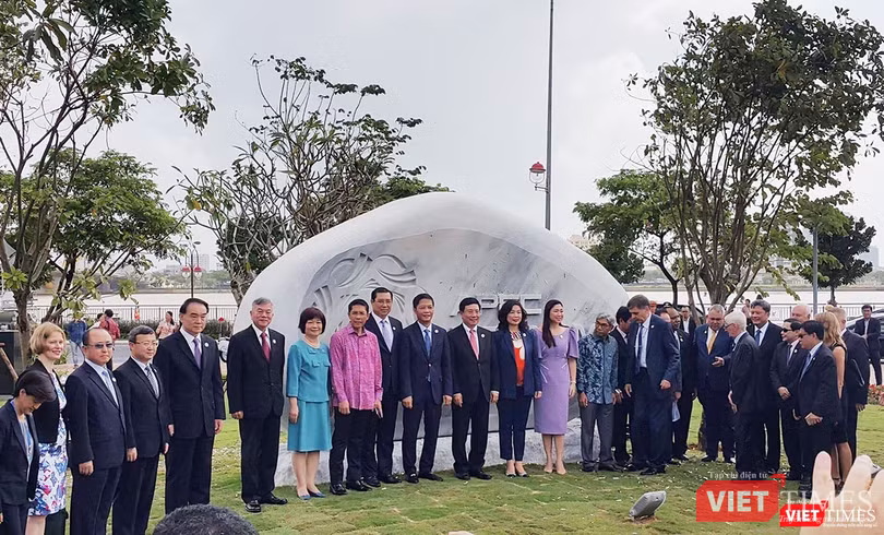 Mặc dù khó khăn về tình hình nội bộ, nhưng năm 2017 là năm thành công về công tác đối ngoại của Đà Nẵng khi tổ chức thành công một loạt sự kiện lớn tầm cỡ quốc tế