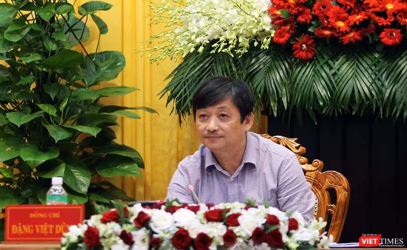 Ông Đặng Việt Dũng, Trưởng Ban Tuyến giáo Thành ủy Đà Nẵng chủ trì buổi Họp báo công bố kết quả Hội nghị Thành ủy Đà Nẵng lần thứ 11, nhiệm kỳ 2015-2020 vừa diễn ra