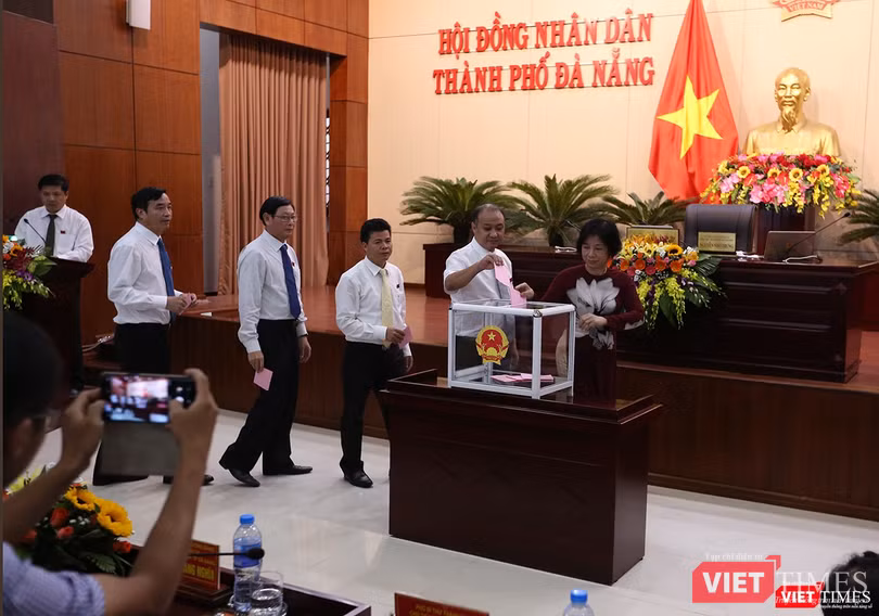 Lần lượt đến các đại biểu