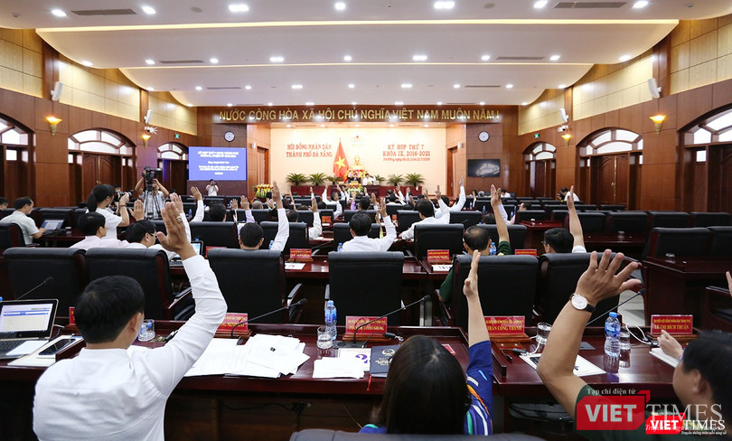 Các đại biểu thống nhất thông qua Nghị quyết bầu chức danh Chủ tịch HĐND TP Đà Nẵng đối với ông Nguyễn Nho Trung