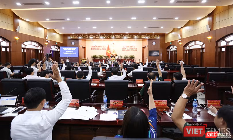 Các đại biểu thống nhất thông qua Nghị quyết bầu chức danh Chủ tịch HĐND TP Đà Nẵng đối với ông Nguyễn Nho Trung