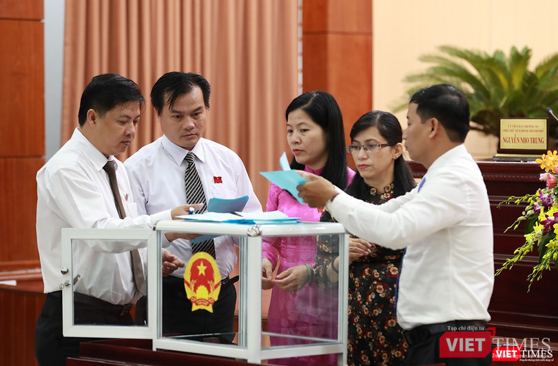 Kiểm phiếu công khai ngay tại phiên họp