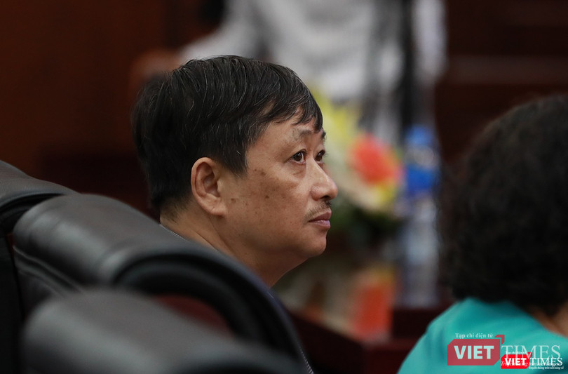 Ông Đặng Việt Dũng trước khi công bố kết quả kiểm phiếu