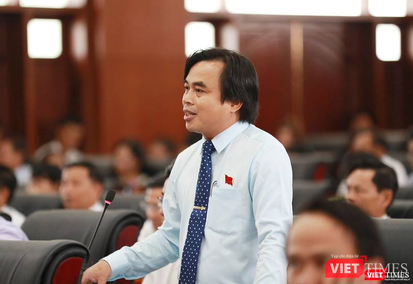 Đại biểu Tô Văn Hùng, Trưởng ban Đô thị HĐND TP Đà Nẵng, chất vấn về quản lý xây dựng, cấp phép các dự án công trình cao tầng Đại biểu Tô Văn Hùng, Trưởng ban Đô thị HĐND TP Đà Nẵng, chất vấn về quản lý xây dựng, cấp phép các dự án công trình cao tầng