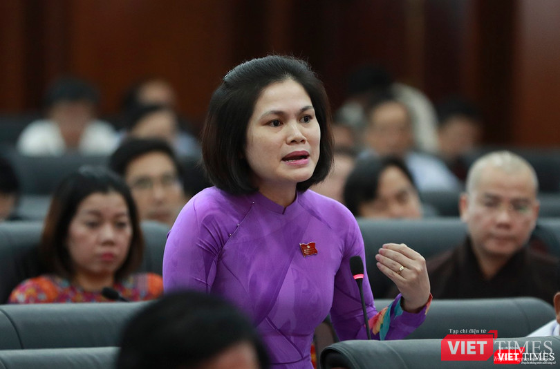 Theo đại biểu Lê Thị Mỹ Hạnh, sau kết luận của Thanh tra Chính phủ, thành phố cũng có rất nhiều nổ lực khắc phục hạn chế trong công tác quản lý đất đai nói chung và các dự án ven biển nói riêng, tuy nhiên việc xử lý các nhà đầu tư dự án công chậm tiến độ cần công khai Theo đại biểu Lê Thị Mỹ Hạnh, sau kết luận của Thanh tra Chính phủ, thành phố cũng có rất nhiều nổ lực khắc phục hạn chế trong công tác quản lý đất đai nói chung và các dự án ven biển nói riêng, tuy nhiên việc xử lý các nhà đầu tư dự án công chậm tiến độ cần công khai