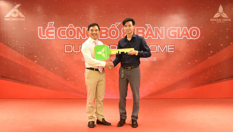 Chiều 15/7, Công ty Phúc Hoàng Ngọc đã tiến hành công bố và bàn giao Dự án nhà phố liền kề Green Home cho khách hàng như đã cam kết trước đó.