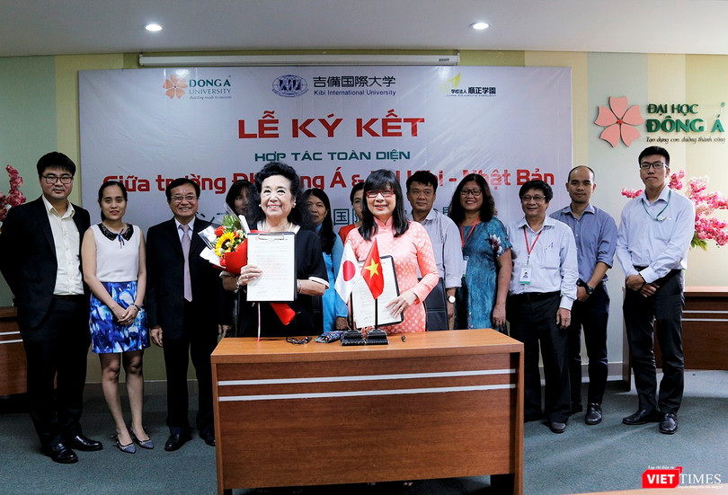 Bà Miyako Kake – Chủ tịch HĐQT, Tổng Giám đốc Học viện Junsei (ĐH quốc tế Kibi, Nhật) và TS. Nguyễn Thị Anh Đào – Chủ tịch HĐQT Đại học Đông Á ký thỏa thuận hợp tác đào tạo và việc làm cho sinh viên các ngành tại Nhật.