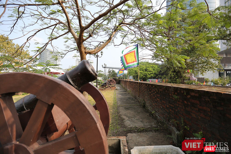 Một góc tường thành di tích Thành Điện Hải (Đà Nẵng)