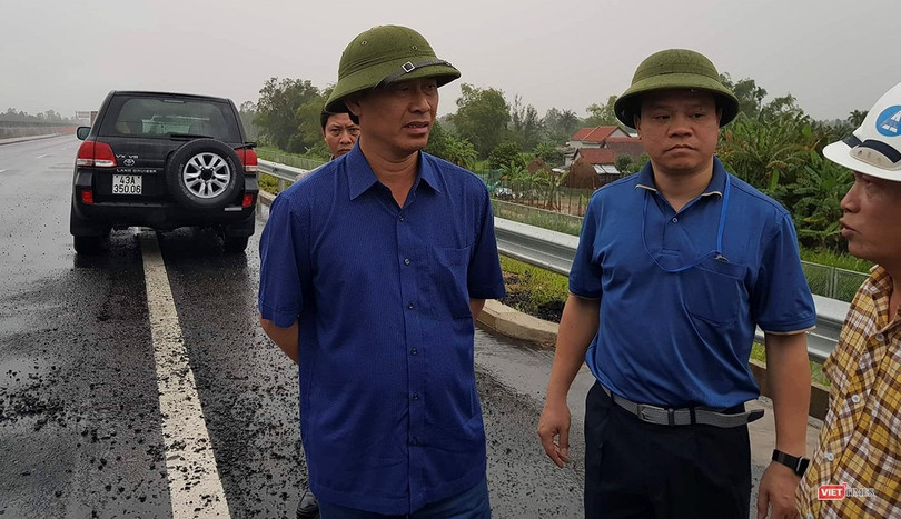 Thứ trưởng GTVT Lê Đình Thọ trong chuyến kiểm tra đột xuất chiều 13/10 trên cao tốc Đà Nẵng - Quảng Ngãi.