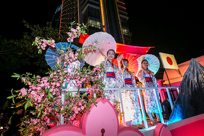 Xe hoa mang đậm biểu trưng đất nước Nhật Bản