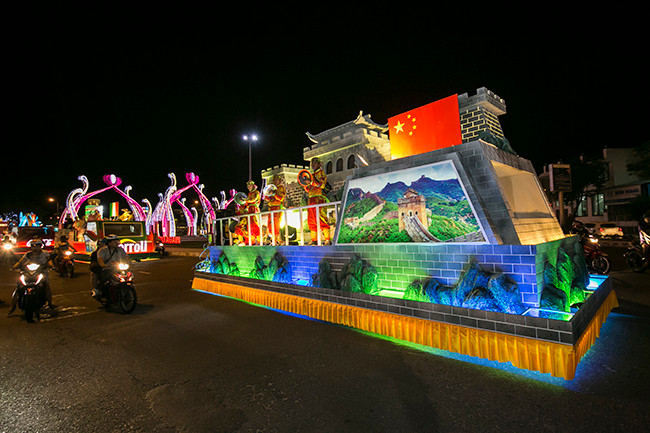 Đi qua các tuyến đường trung tâm