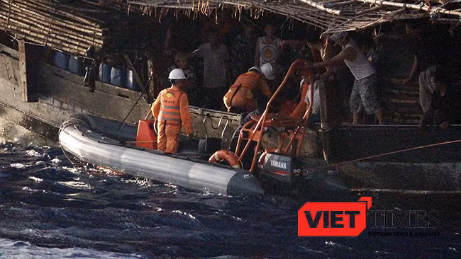 cứu ngư dân, Trung tâm 2, cứu nạn hàng hải, Đà Nẵng, bị nạn, tàu cá, VietTimes