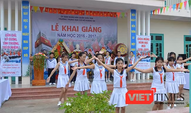 Sáng 5/9, thầy trò trường THCS Hoàng Sa Đà Nẵng nô nức bước vào năm học mới.