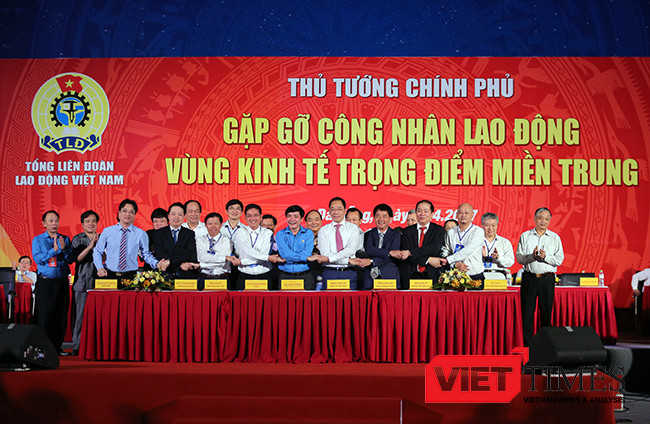 Tại sự kiện, 8 doanh nghiệp đã cùng ký cam kết triển khai, đưa các sản phẩm dịch vụ đến đoàn viên và người lao động với giá ưu đãi trước sự chứng kiến của Thủ tướng Chính phủ Nguyễn Xuân Phúc, Chủ tịch Liên đoàn Lao động Việt Nam và đại diện các lãnh đạo các địa phương.