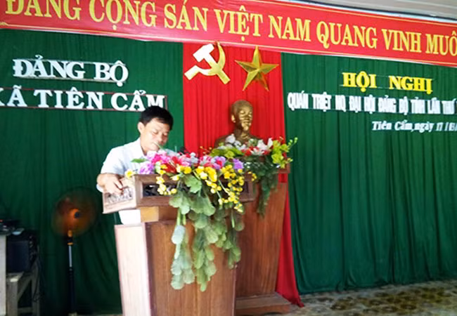 Sau thời gian vận động đi làm trở lại, Chủ tịch UBND xã Tiên Cẩm (huyện Tiên Phước) lại tiếp tục đưa đơn xin nghỉ việc vì lý do “không đủ năng lực”.