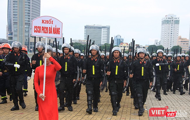 Hơn 2.000 cảnh sát diễn tập chống khủng bố bảo vệ APEC tại Đà Nẵng ảnh 12