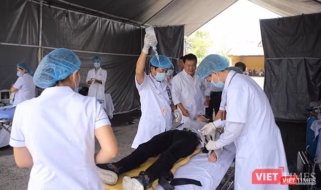 Cấp cứu tại trạm y tế giả chiến