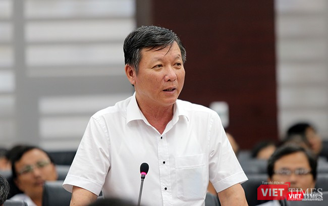 Ông Lê Văn Trung, Giám đốc Sở Giao thông vận tải TP Đà Nẵng thông tin về tiến độ thi công Dự án hầm chui Điện Biên Phủ-Nguyễn Tri Phương tại buổi Họp báo