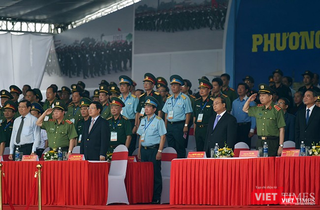 Thủ tướng Nguyễn Xuân Phúc cùng lãnh đạo các Bộ ngành Trung ương và các địa phương tại Lễ xuất quân và diễn tập phương án bảo vệ Tuần lễ Cấp cao APEC 2017 diễn ra tại Đà Nẵng