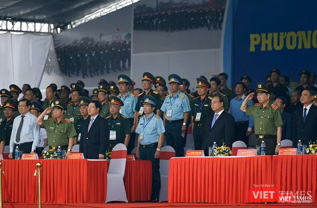 Thủ tướng Nguyễn Xuân Phúc cùng lãnh đạo các Bộ ngành Trung ương và các địa phương tại Lễ xuất quân và diễn tập phương án bảo vệ Tuần lễ Cấp cao APEC 2017 diễn ra tại Đà Nẵng
