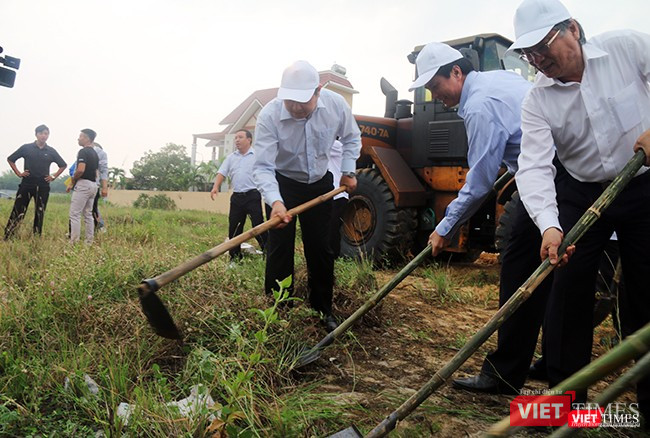 Chủ tịch, Phó Chủ tịch UBND TP cùng lãnh đạo các sở ban ngành cùng ra quân dọn dẹp vệ sinh môi trường