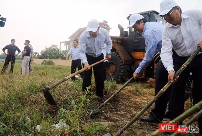 Chủ tịch, Phó Chủ tịch UBND TP cùng lãnh đạo các sở ban ngành cùng ra quân dọn dẹp vệ sinh môi trường