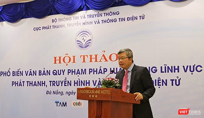 ông Nguyễn Thanh Lâm, Cục Trưởng Cục Phát thanh truyền hình-Thông tin điện tử (Bộ TT&TT) phát biểu tại Hội thảo Phổ biến văn bản pháp luật trong lĩnh vực phát thanh, truyền hình và thông tin điện tử được tổ chức tại Đà Nẵng sáng 26/10. Ảnh; Hồ Xuân Mai.