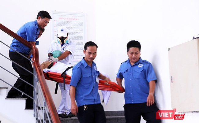 Người tại hiện trường nhanh chóng được đưa ra ngoài