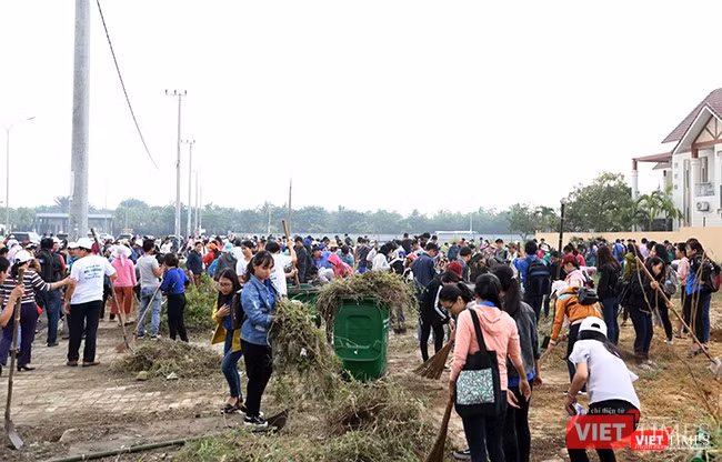 Các lực lượng ra quân dọn dẹp vệ sinh môi trường