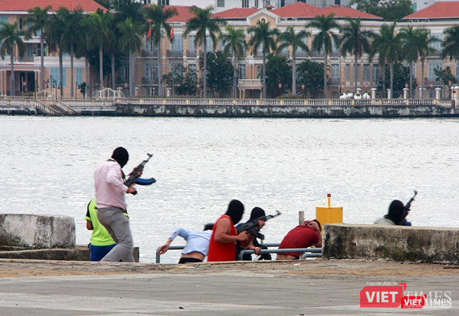 Hơn 2.000 cảnh sát diễn tập chống khủng bố bảo vệ APEC tại Đà Nẵng ảnh 26