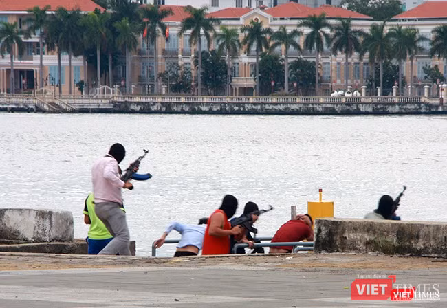 Hơn 2.000 cảnh sát diễn tập chống khủng bố bảo vệ APEC tại Đà Nẵng ảnh 26