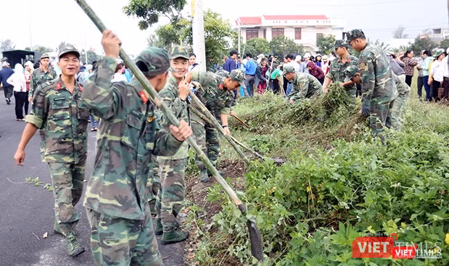 Đà Nẵng: Toàn TP ra quân làm vệ sinh môi trường đón APEC ảnh 3